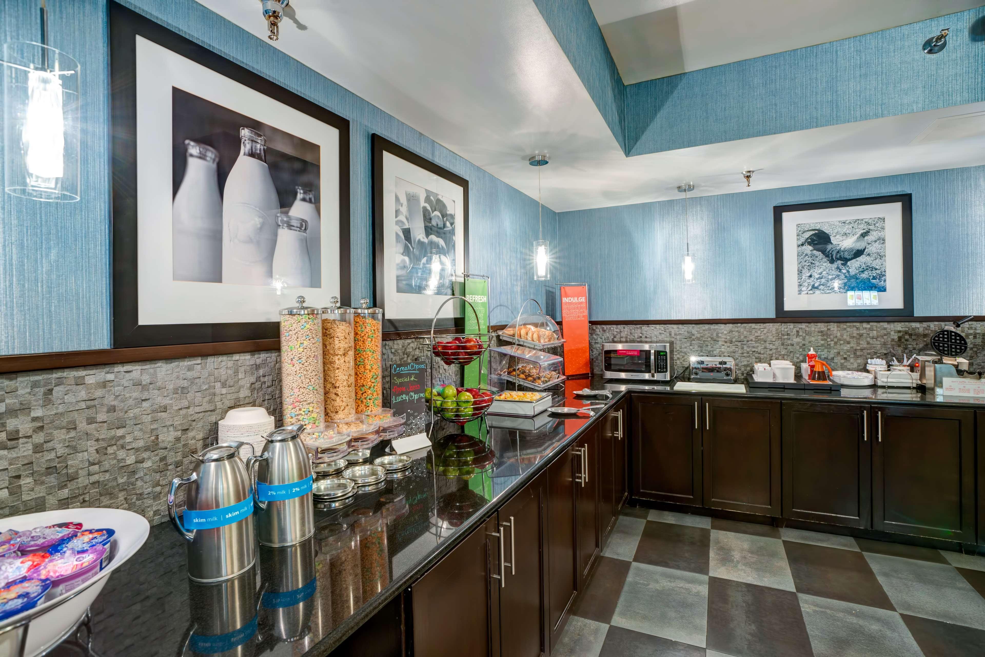 Hampton Inn Стейт Колледж Экстерьер фото