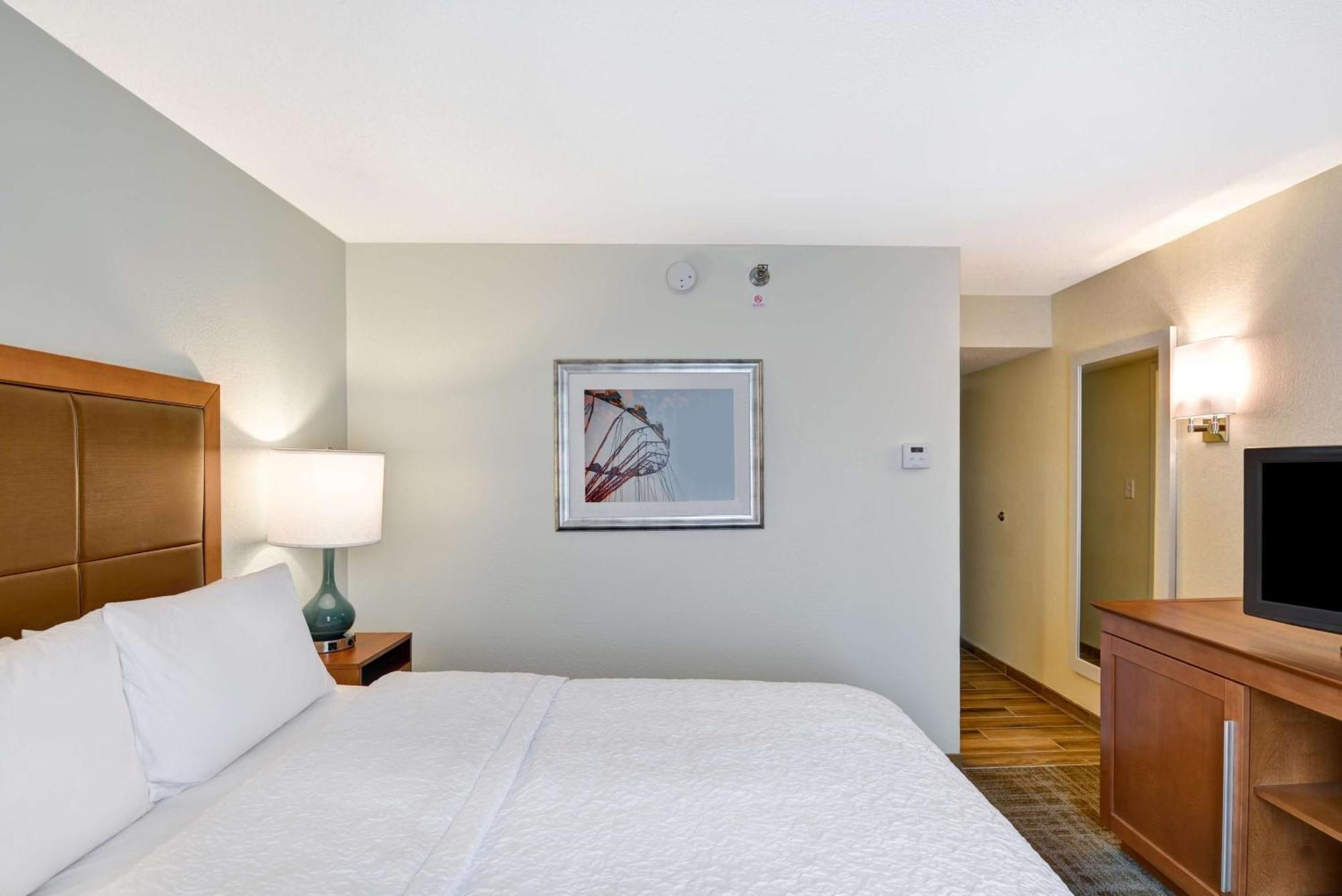 Hampton Inn Стейт Колледж Экстерьер фото