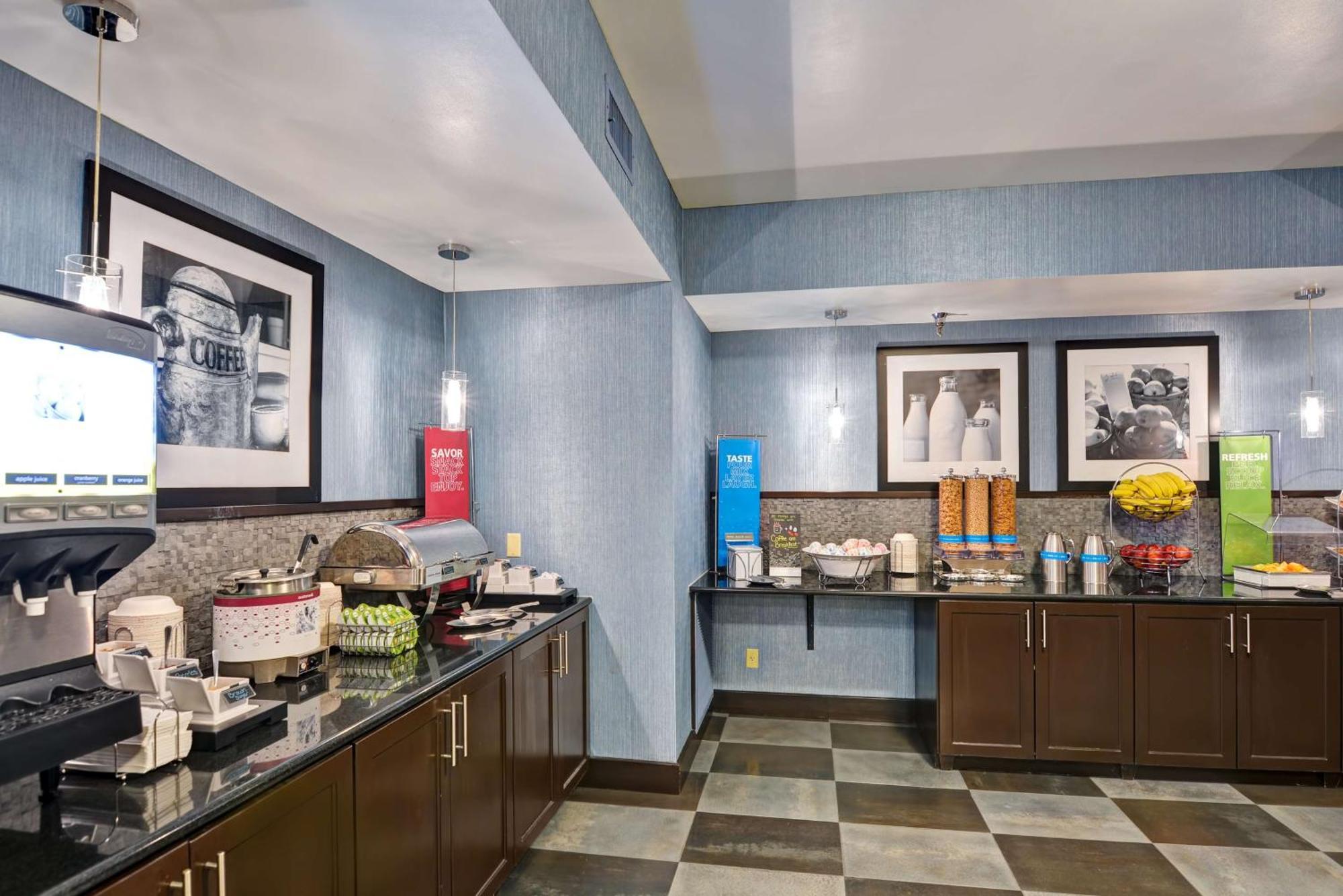 Hampton Inn Стейт Колледж Экстерьер фото