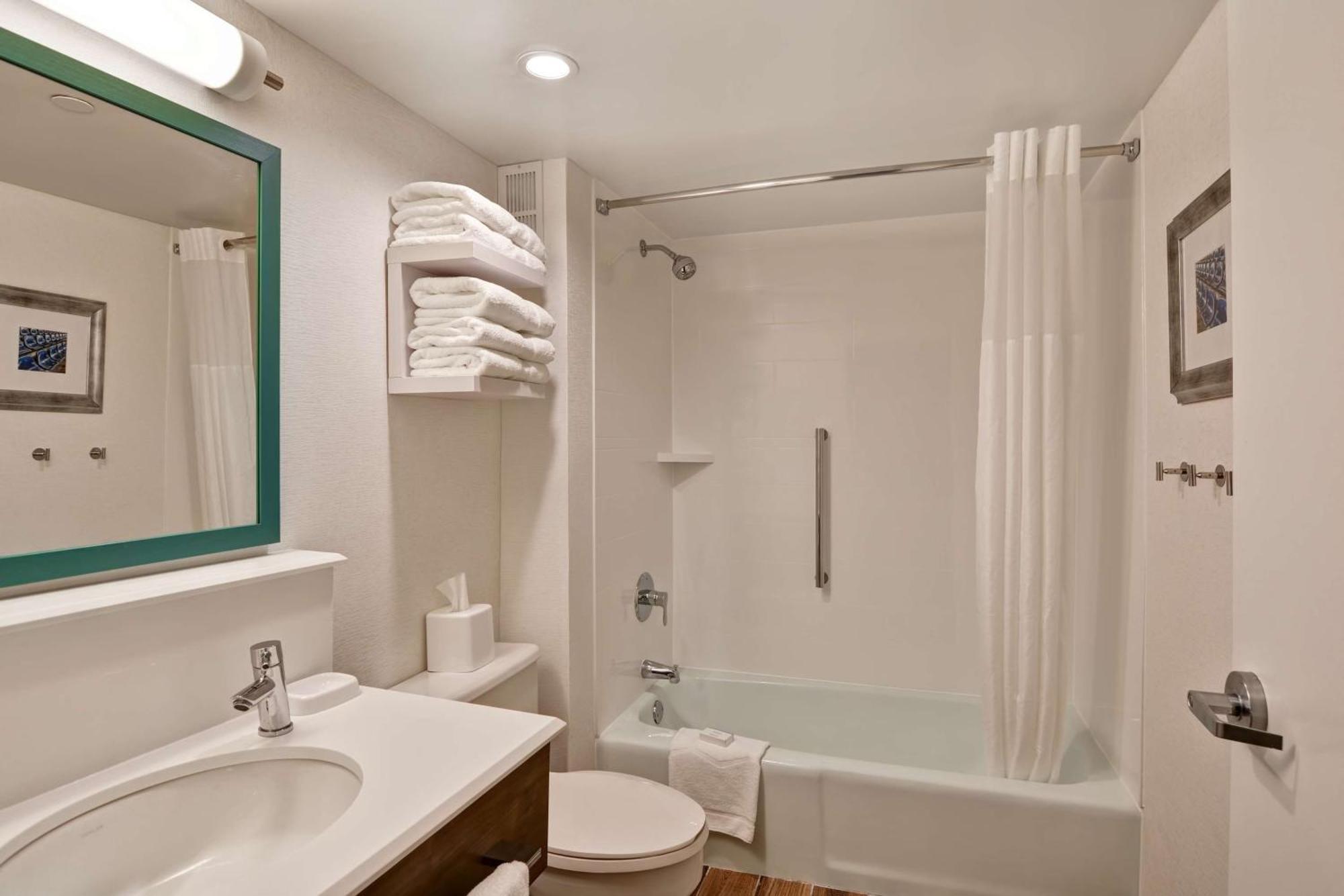 Hampton Inn Стейт Колледж Экстерьер фото
