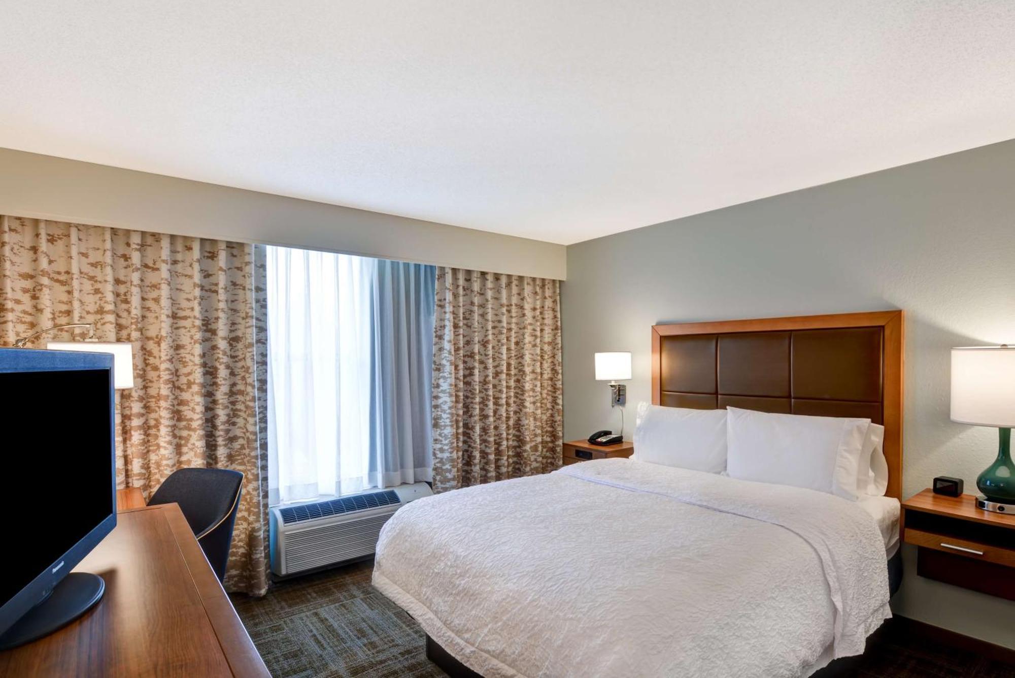 Hampton Inn Стейт Колледж Экстерьер фото