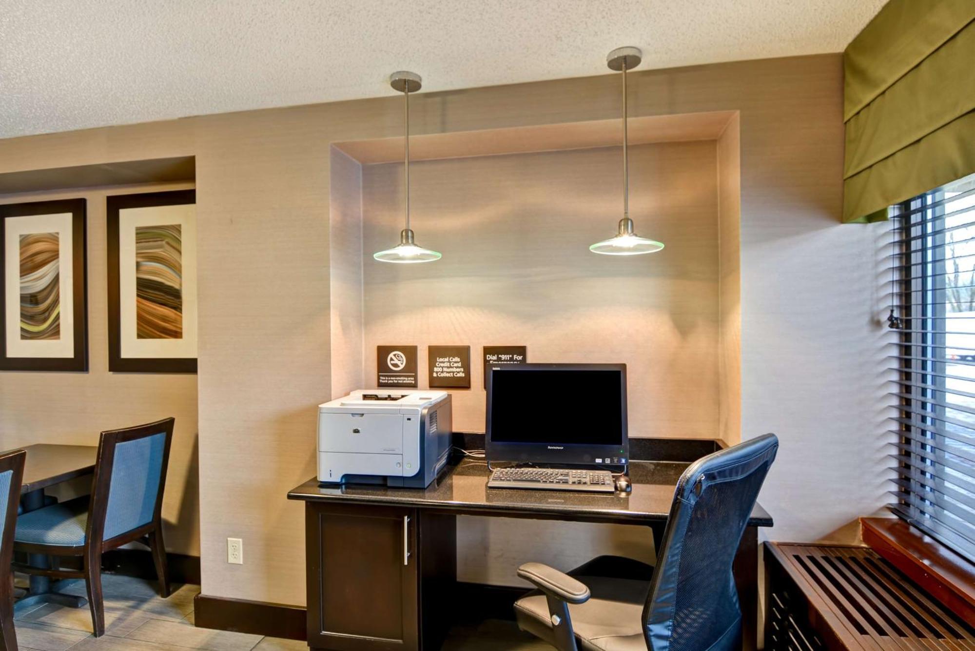 Hampton Inn Стейт Колледж Экстерьер фото