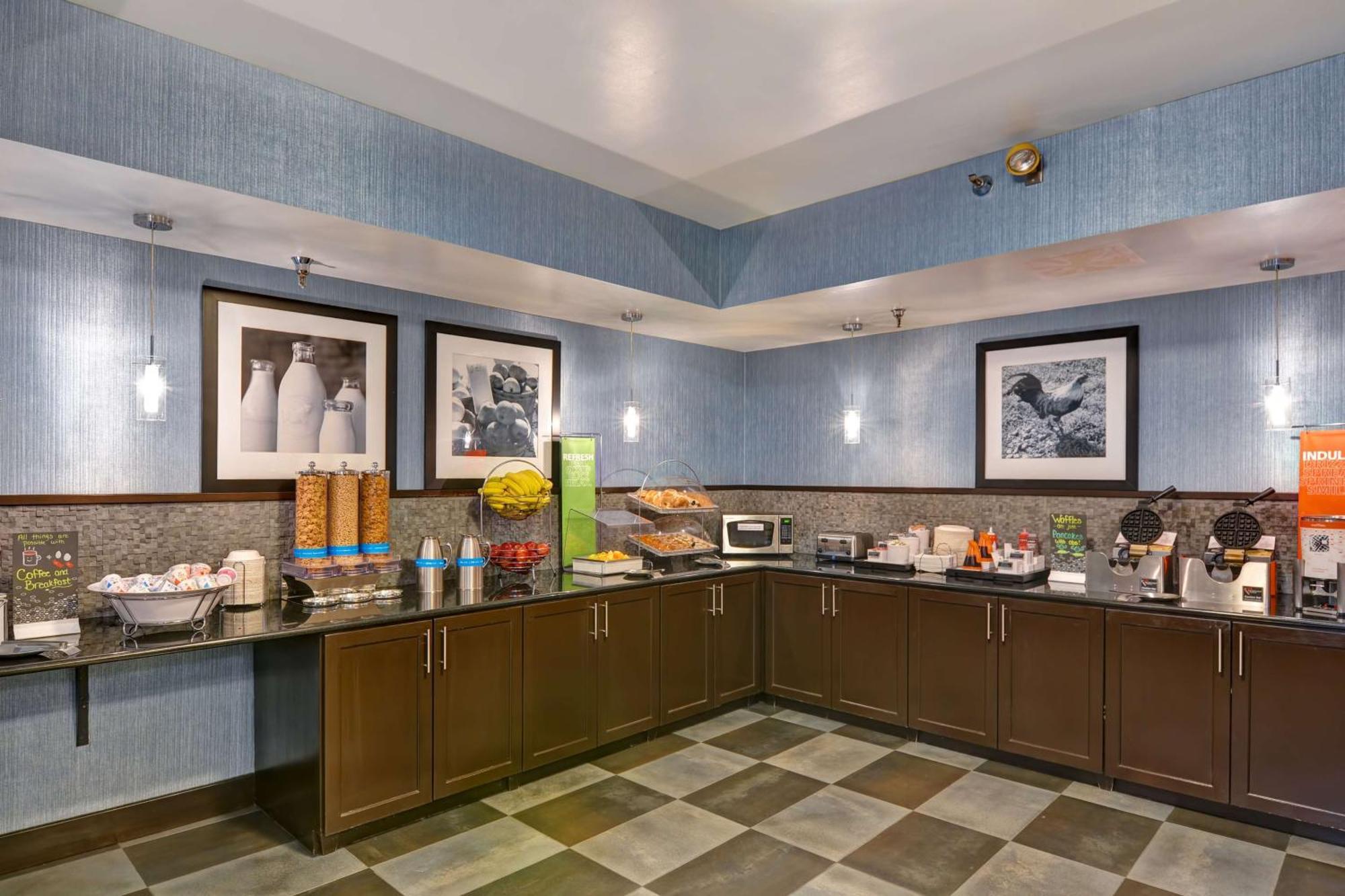 Hampton Inn Стейт Колледж Экстерьер фото