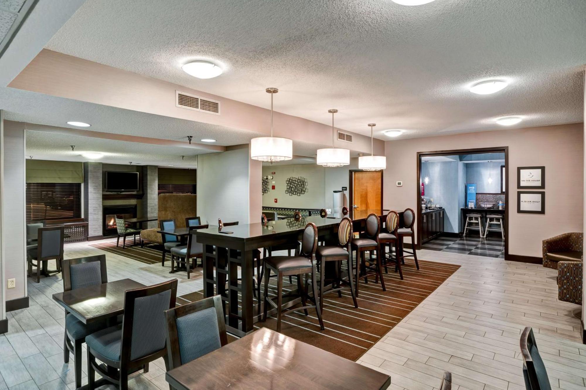 Hampton Inn Стейт Колледж Экстерьер фото