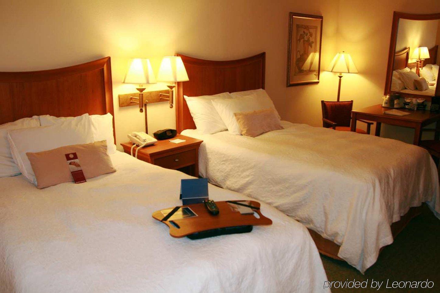 Hampton Inn Стейт Колледж Номер фото