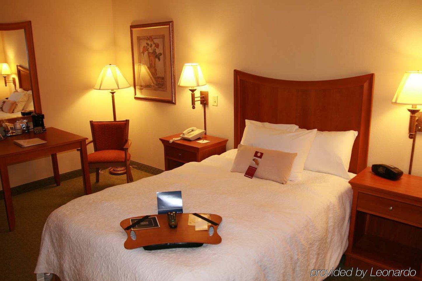 Hampton Inn Стейт Колледж Номер фото