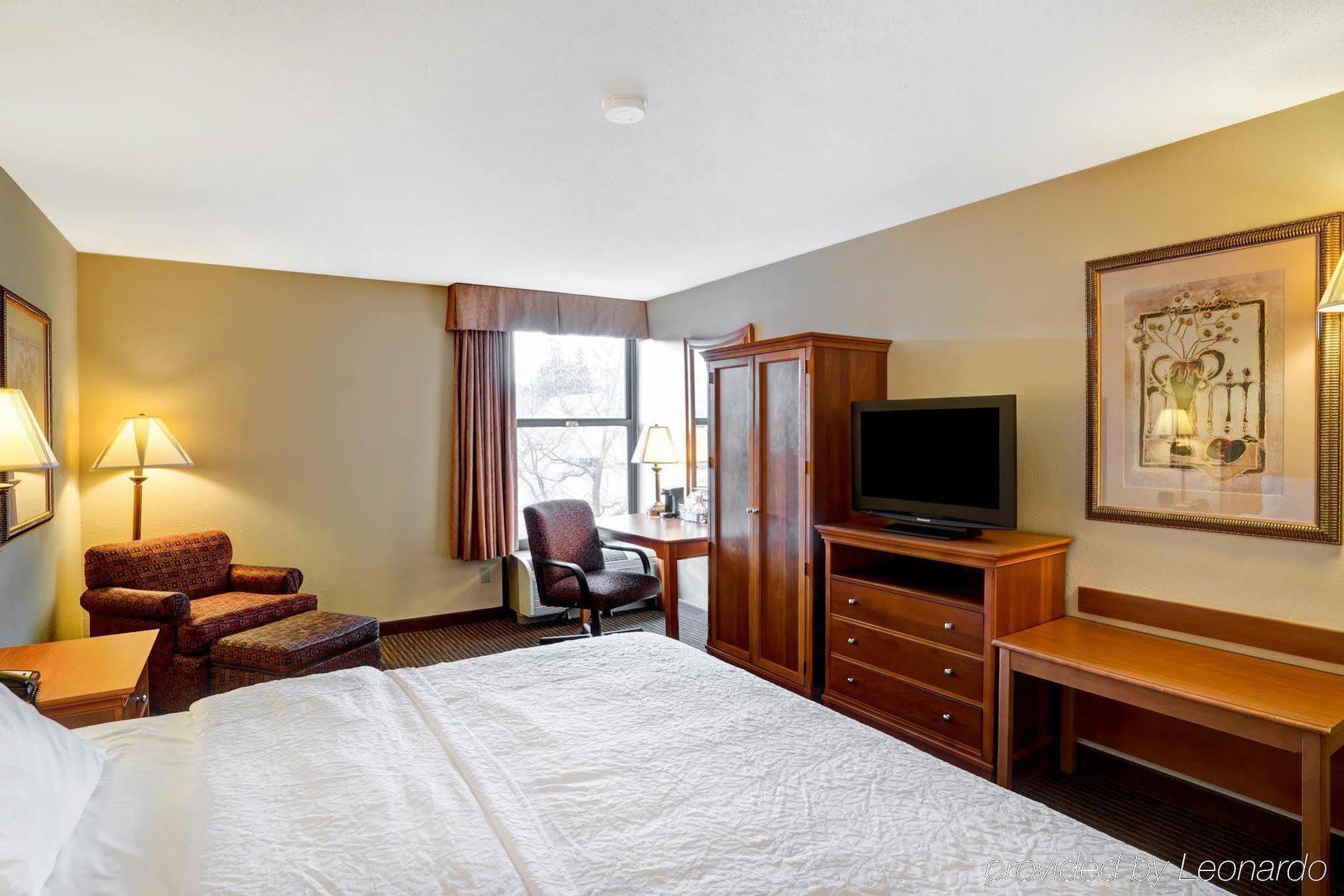 Hampton Inn Стейт Колледж Экстерьер фото