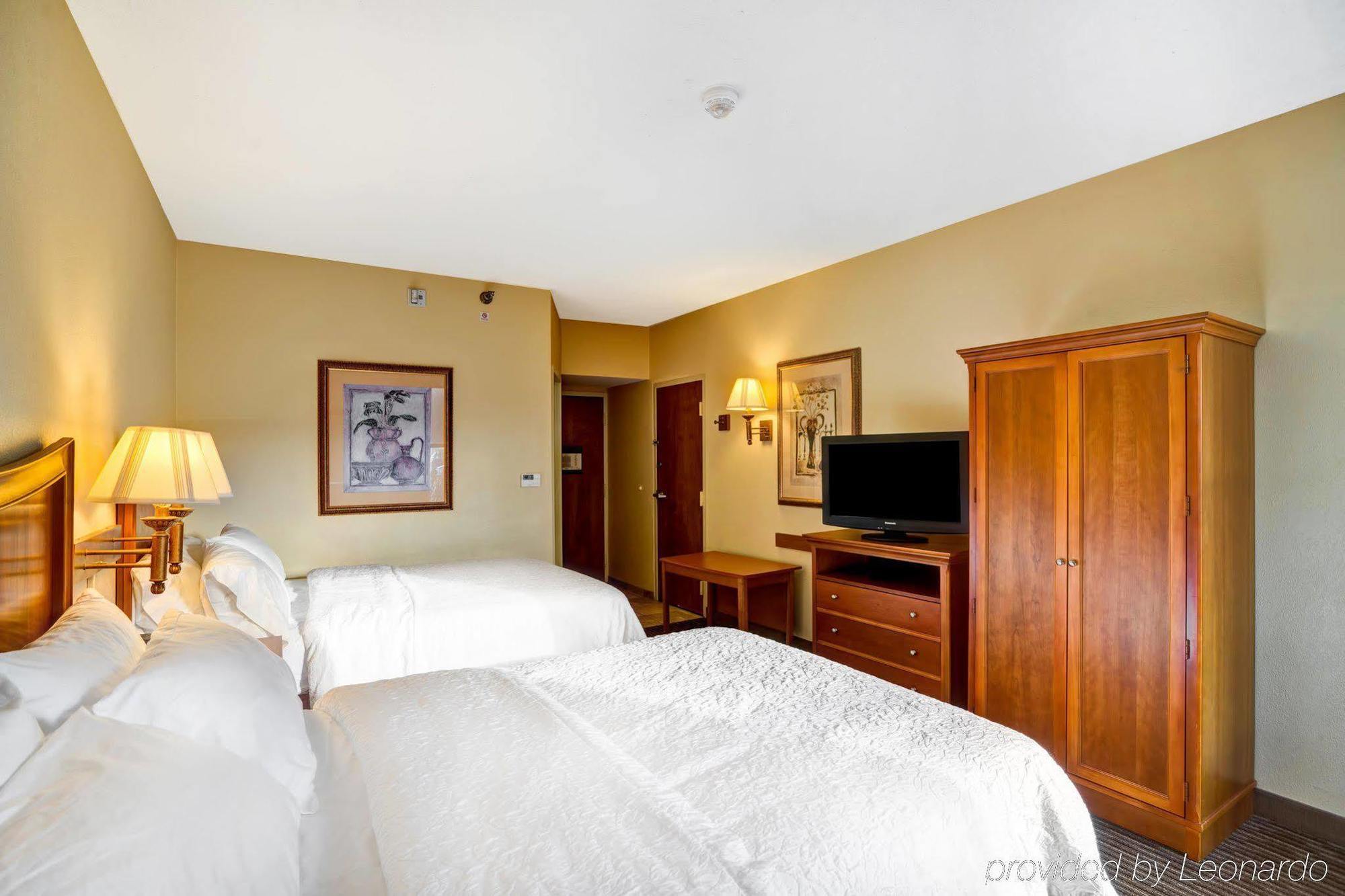 Hampton Inn Стейт Колледж Экстерьер фото