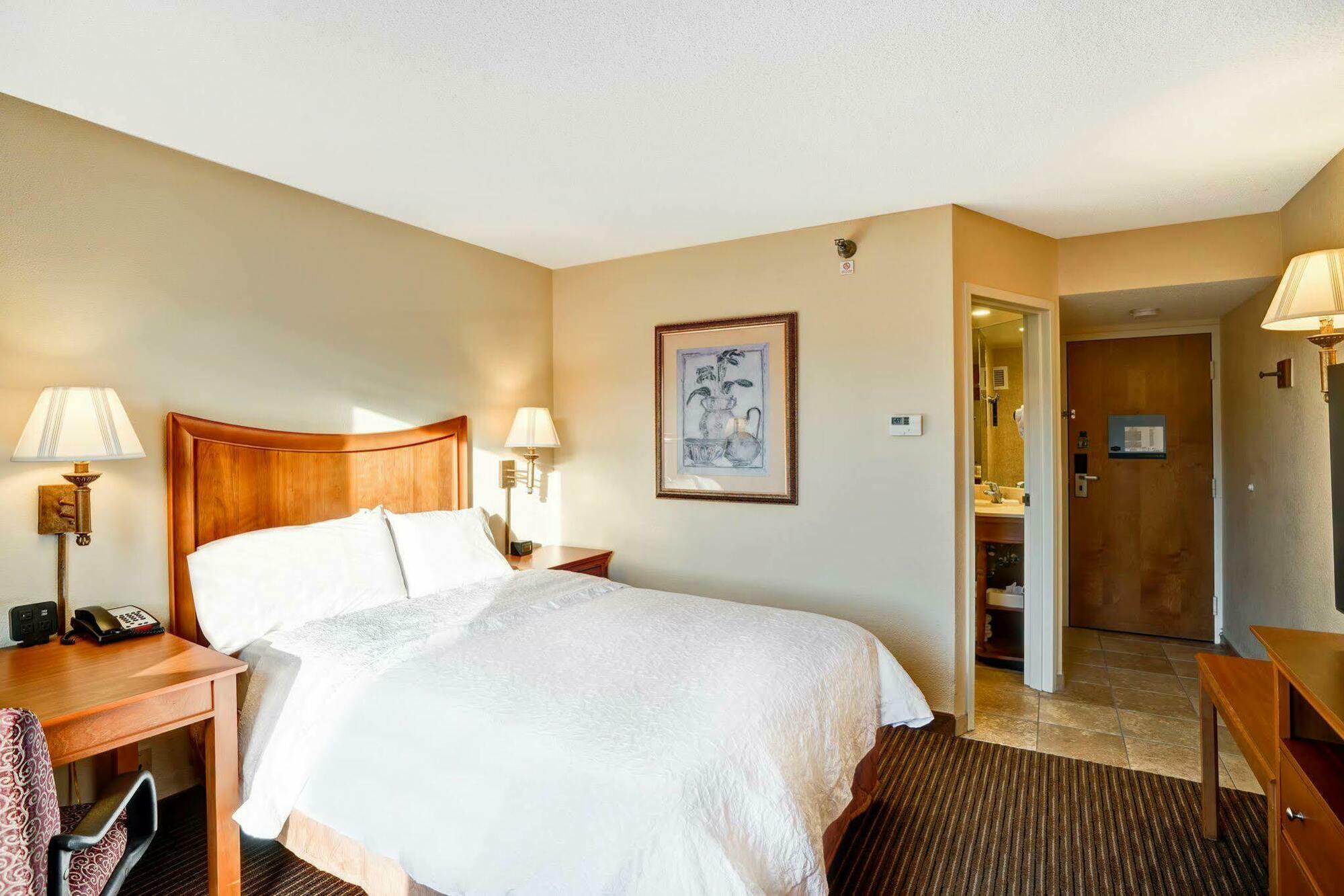 Hampton Inn Стейт Колледж Экстерьер фото