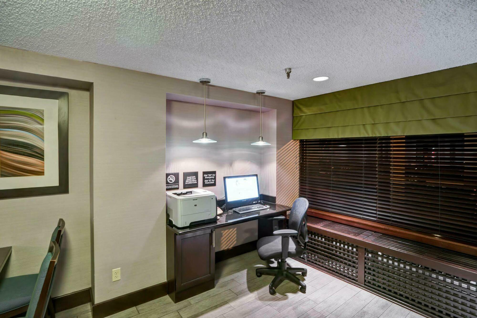 Hampton Inn Стейт Колледж Экстерьер фото